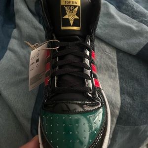 Adidas Top Ten Hi RB Black/Green/Red Patent Leather Shoe

•Brand new
•Size 9 men